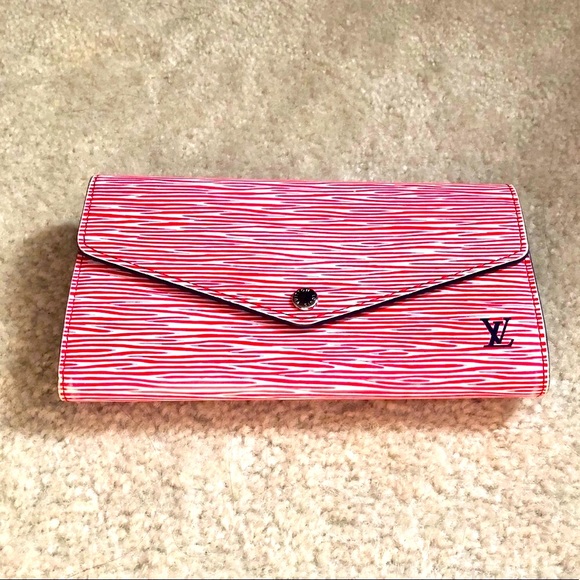 🎄RARE Color ,Temporary Sale Price 🎄 ♥️Authentic Louis Vuitton Wallet. - Picture 1 of 14